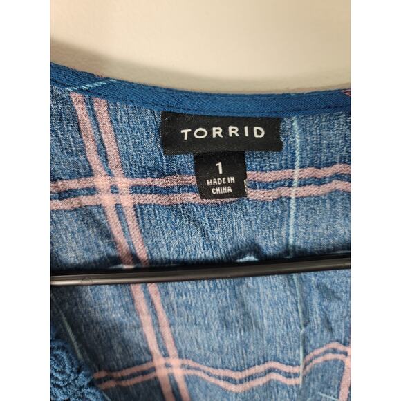 Torrid Babydoll Blouse Plus Size 1/1X Crinkle Gauze Crochet Lace-Up Blue Plaid - Picture 2 of 4
